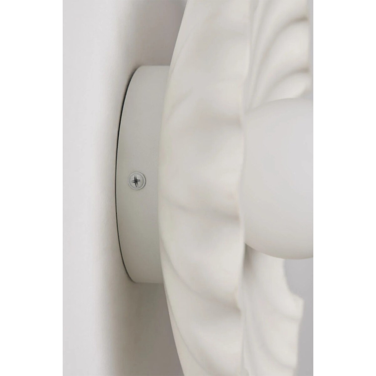 Kinkiet, lampa ścienna z betonu z kulą szklaną Sery