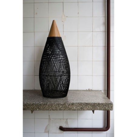 Rattanowa lampa z drewnem teakowym CONE w rozmiarze S - czarna