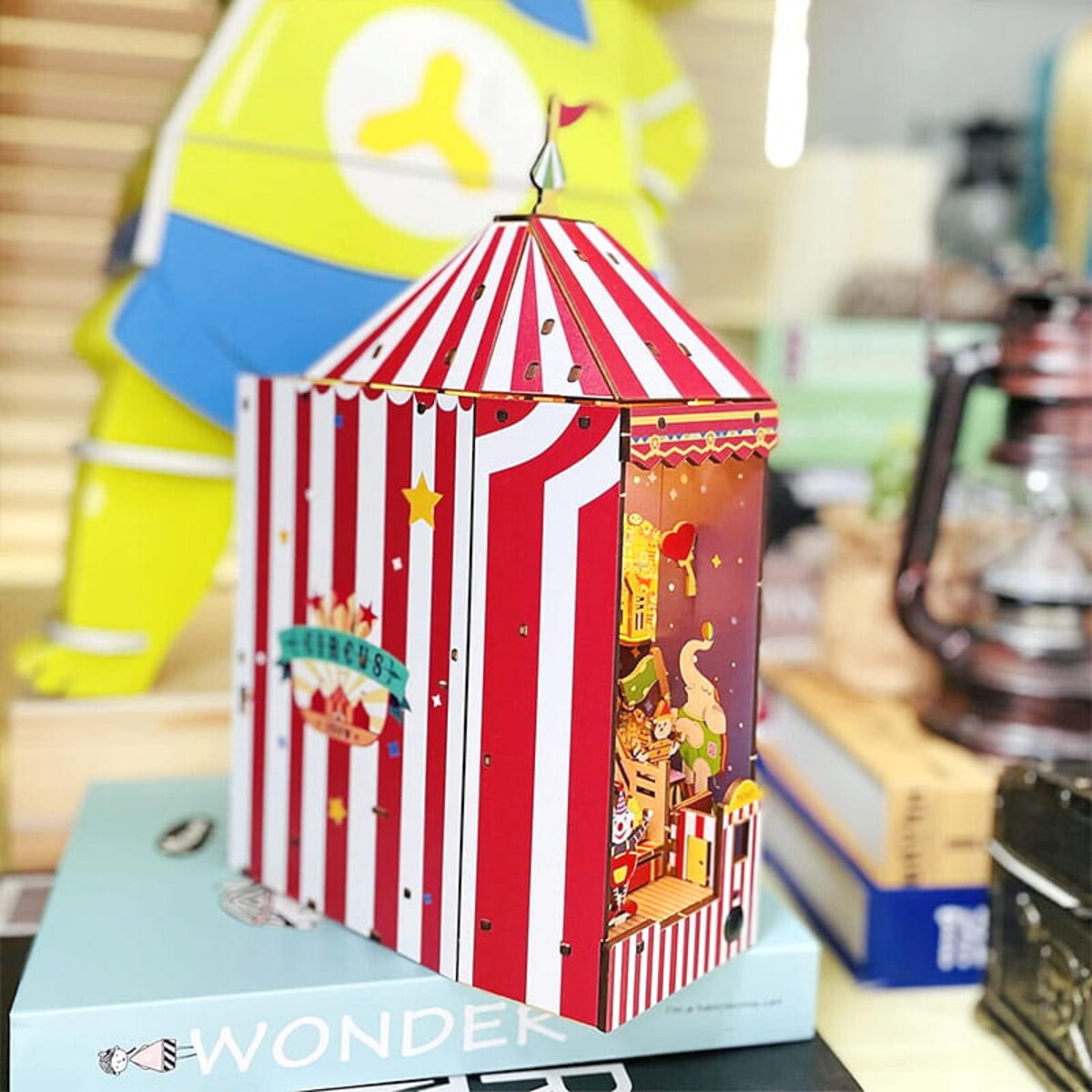 Miniaturowy domek Book Nook - Wesoły cyrk