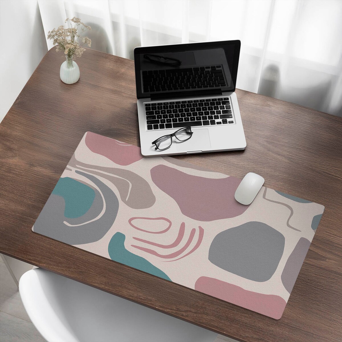 Różowa mata na biurko Abstrakcyjne kształty, 90x45 cm