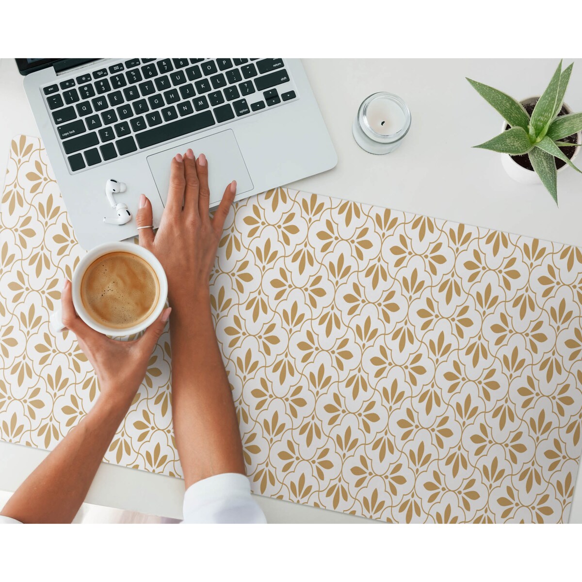 Brązowa mata na biurko Ornament roślinny, 100x50 cm