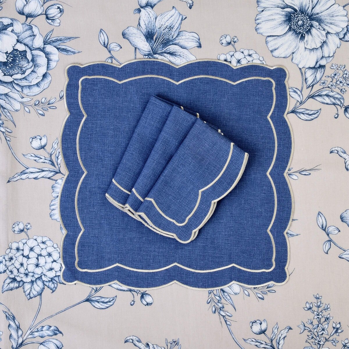 Obrus Blossom Blue okrągły - Średnica ok. ⌀ 160 cm