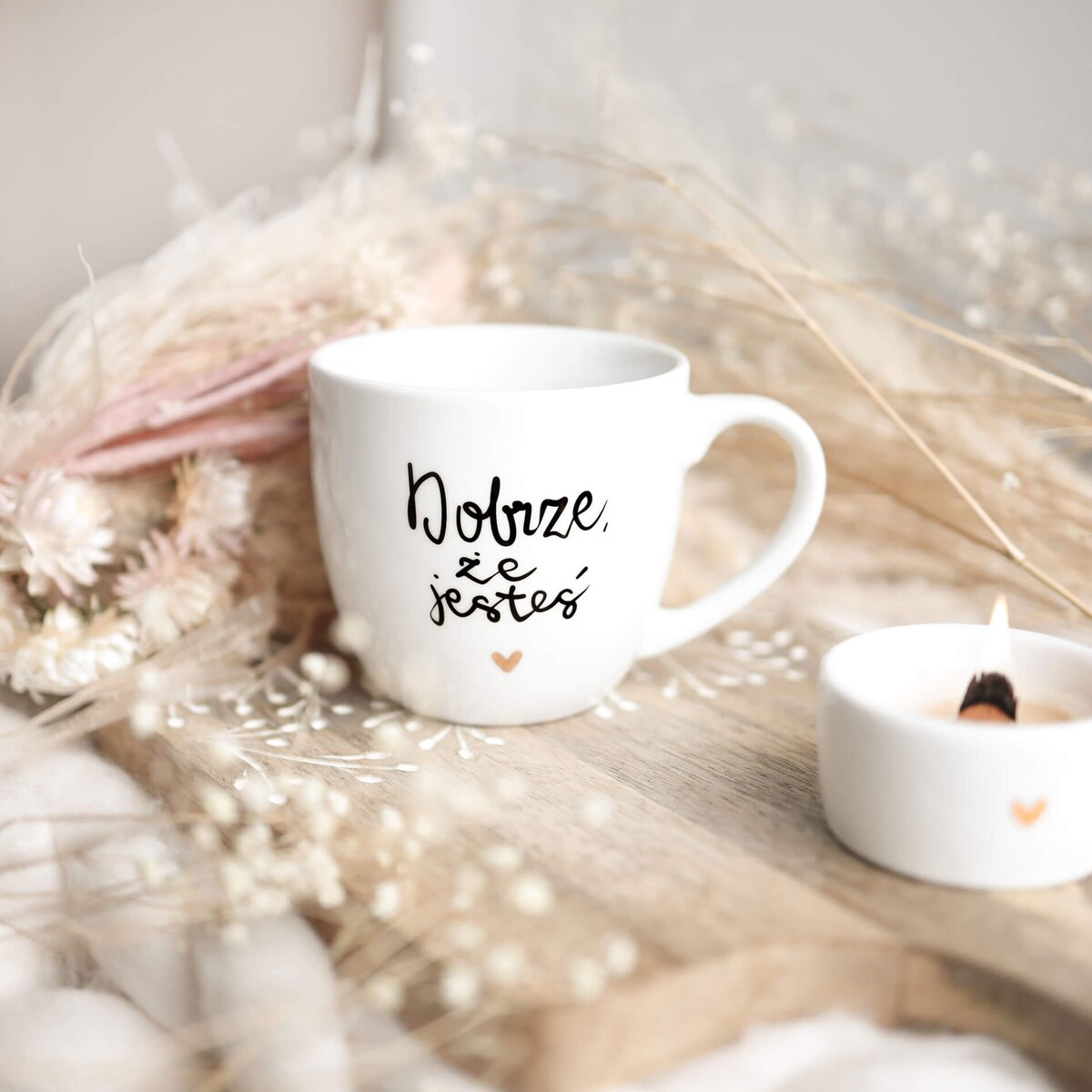 Biały Kubek Porcelanowy 300 ml - Napis Dobrze, że Jesteś z Motywem Złotego Serca dla Przyjaciółki na Urodziny