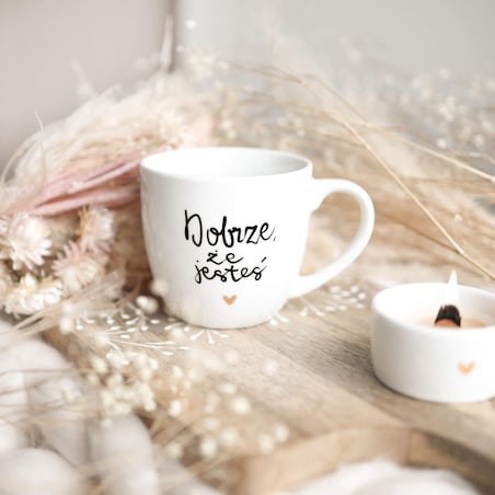 Biały Kubek Porcelanowy 300 ml - Napis Dobrze, że Jesteś z Motywem Złotego Serca dla Przyjaciółki na Urodziny