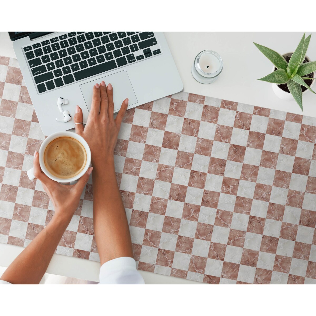 Brązowa mata na biurko Marmurowa szachownica, 120x60 cm