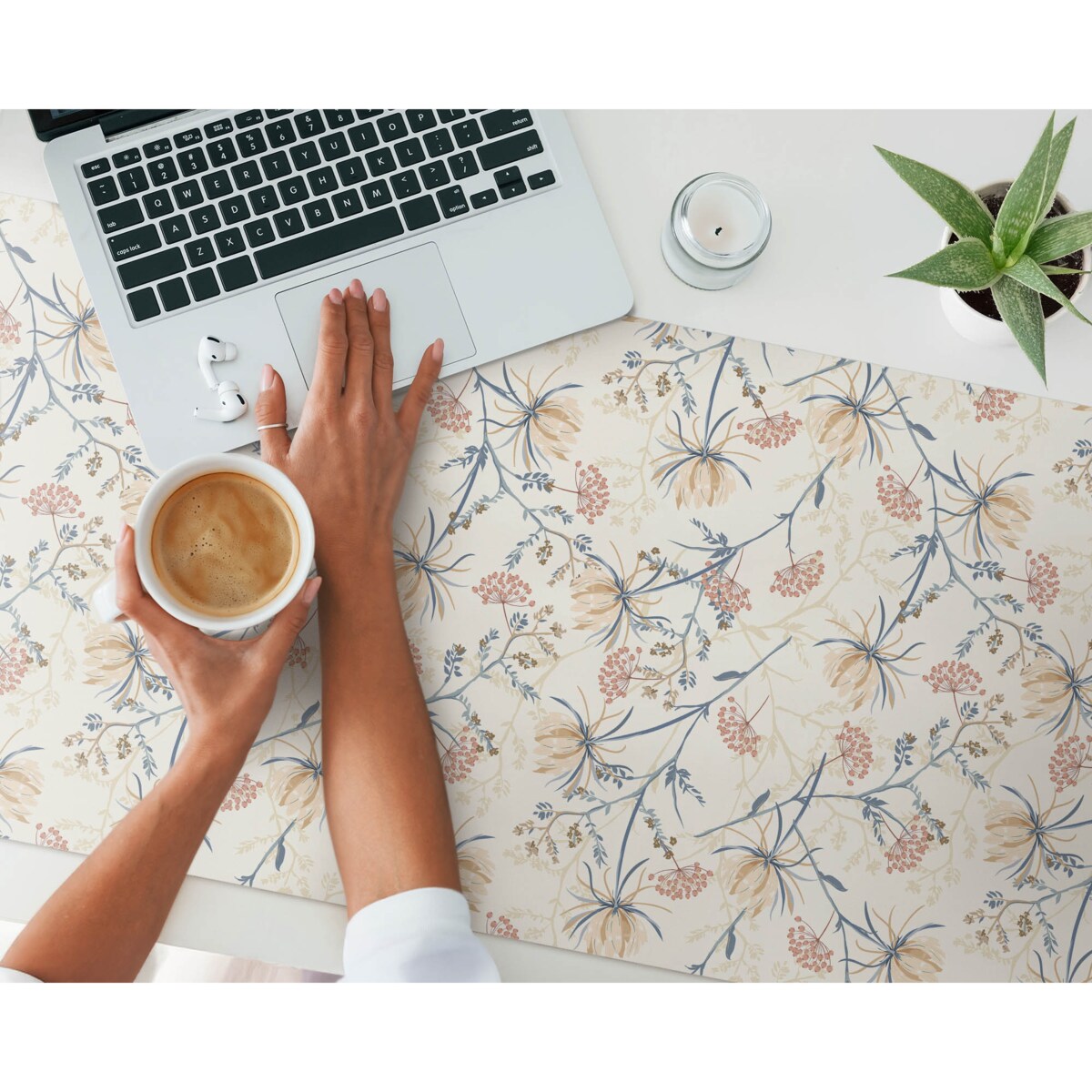 Kremowa mata na biurko Kwiatowy wzór vintage, 120x60 cm