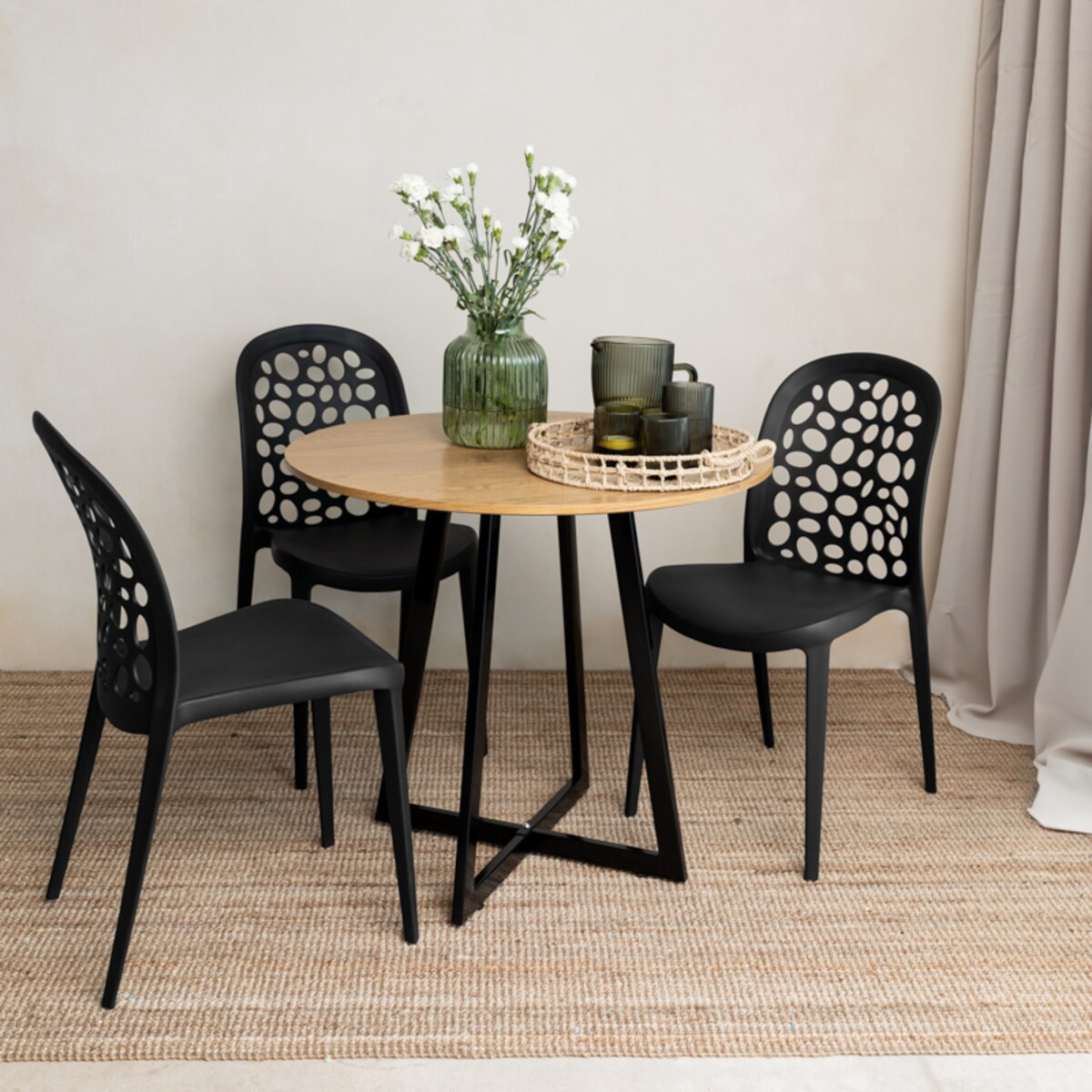 Krzesło plastikowe czarne nowoczesne do salonu ogrodu na balkon