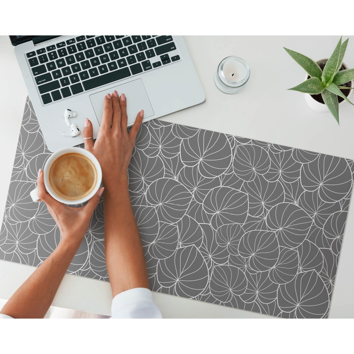 Szara mata na biurko Liście w abstrakcji, 90x45 cm