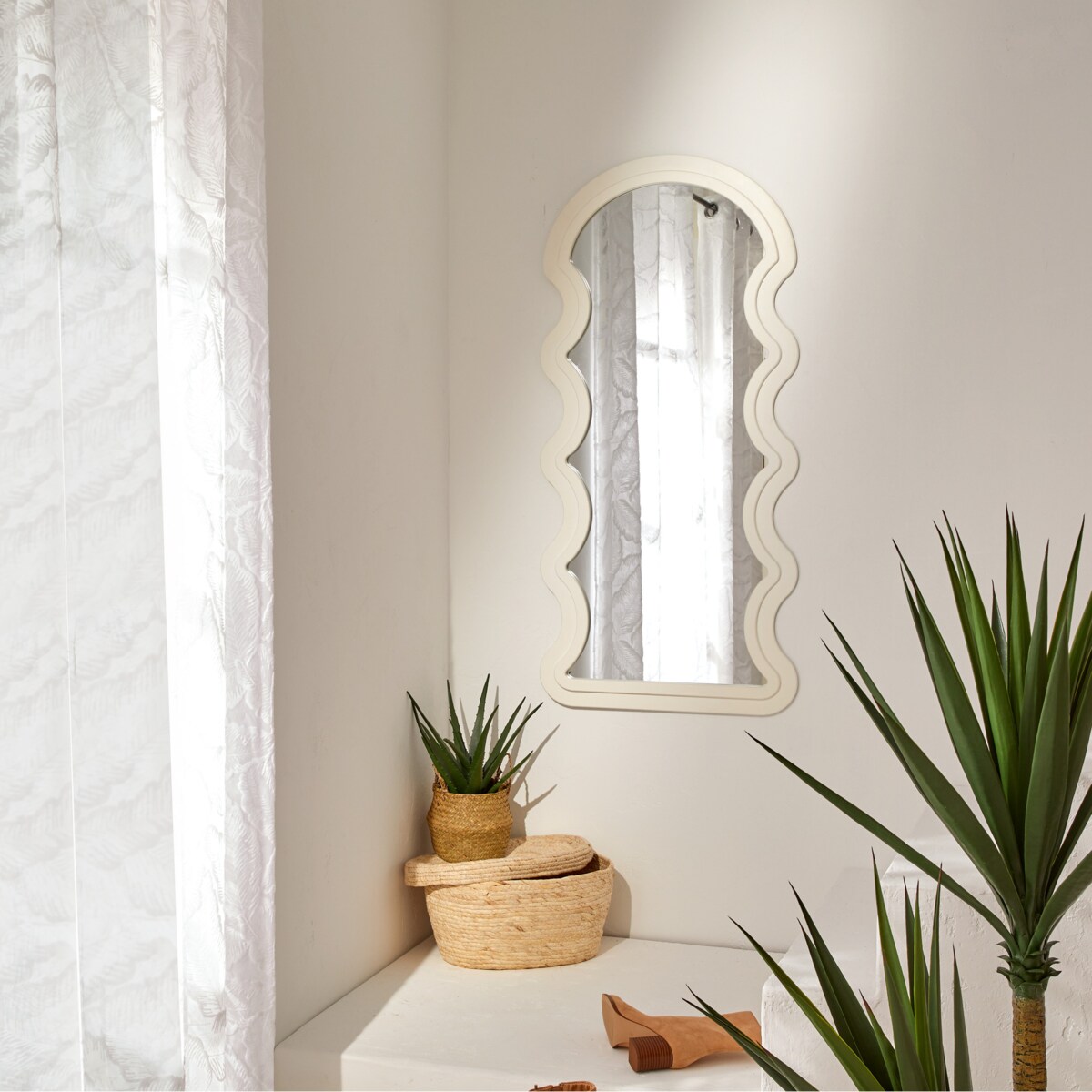 Lustro ścienne EMILY WAVE, 114 x 54 cm, kolor biały, MDF
