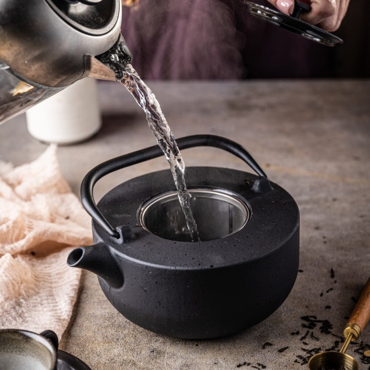 Czajniczek żeliwny Zaparzacz do herbaty ziół 1.1L KINGHOFF