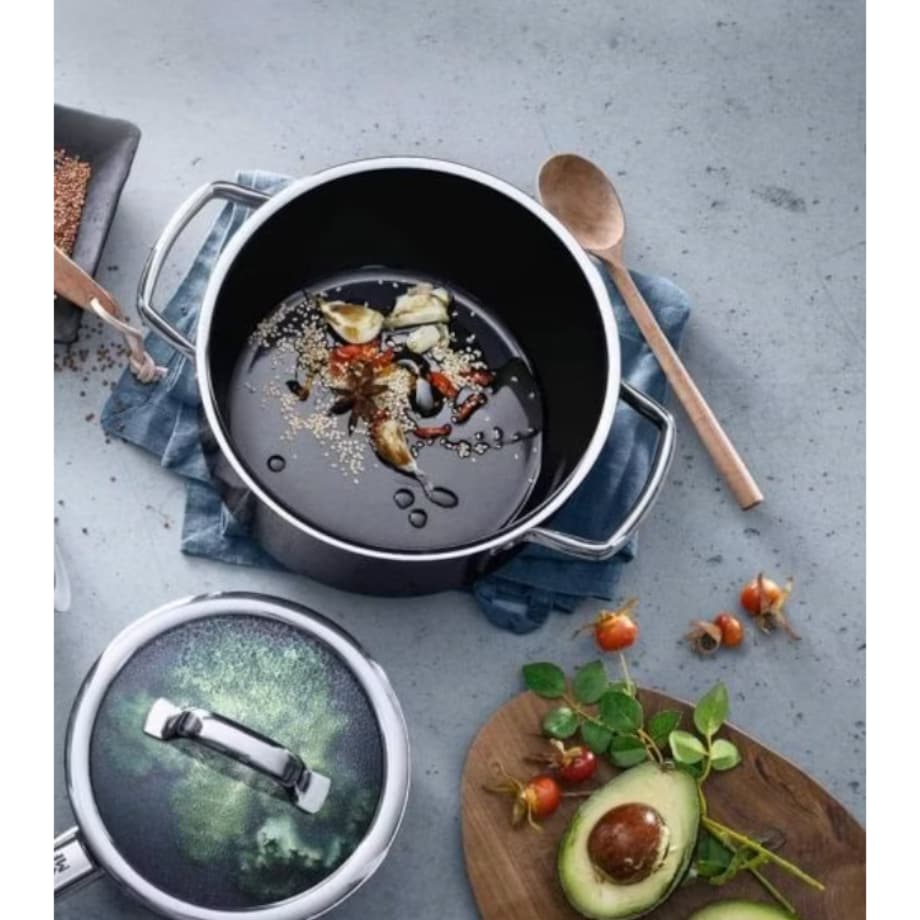 Garnek z pokrywką kolor różowego kwarcu Fusiontec Mineral, 24 cm, WMF