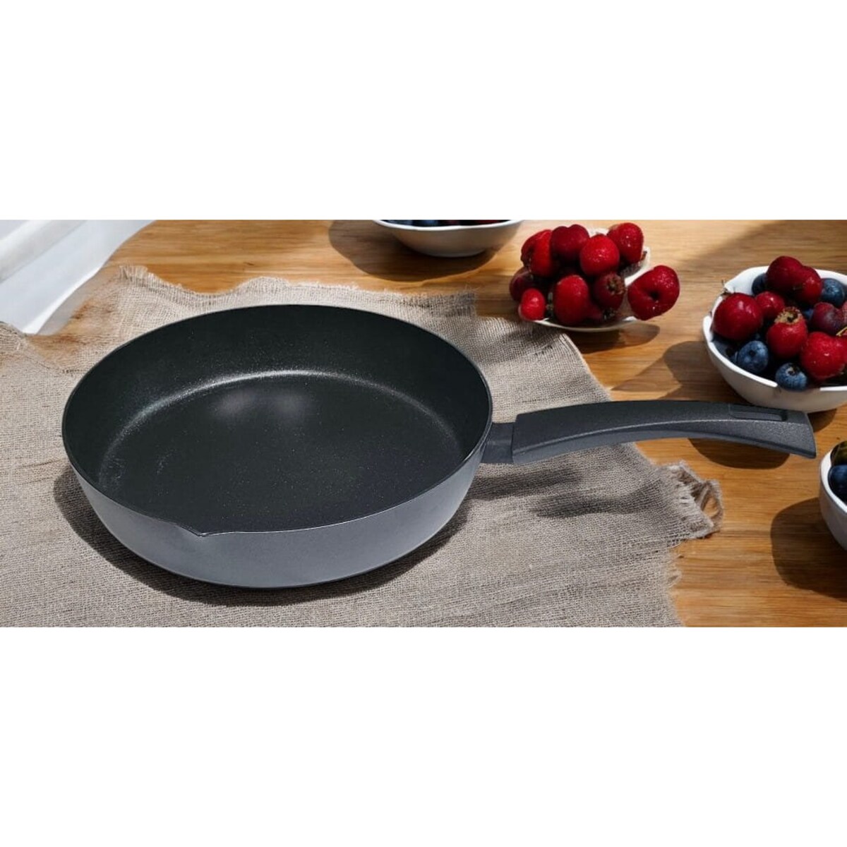 Patelnia tradycyjna do smażenia 24 cm nieprzywierająca NON-STICK czarna indukcja na gaz ZILNER
