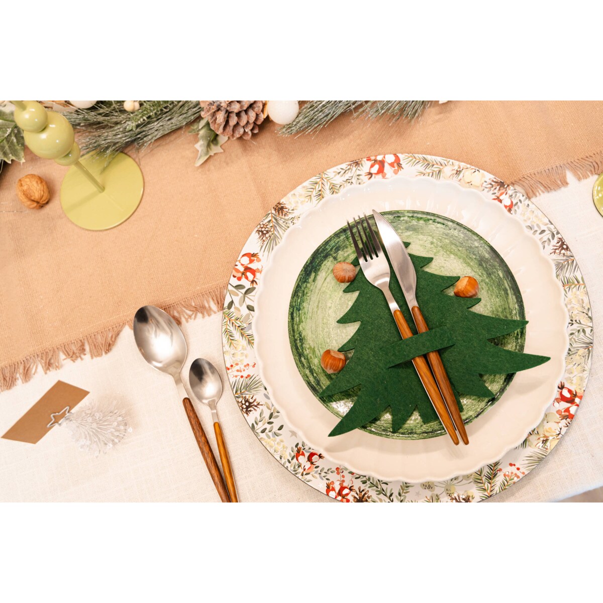 Podtalerz piankowy z motywem choinkowym, Ø 33 cm
