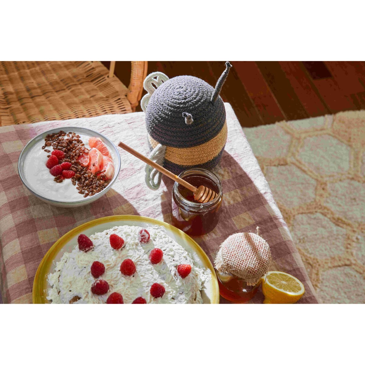 Kosz dekoracyjny Baby Bee, Planet Bee, Lorena Canals