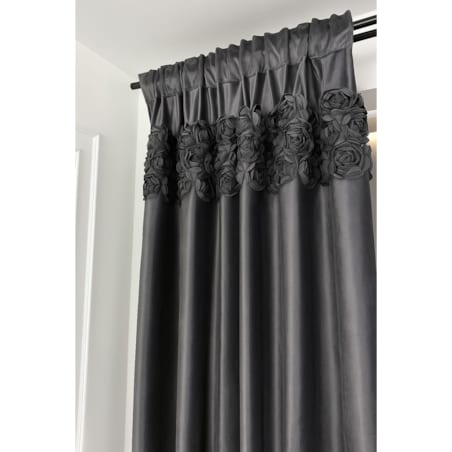 Zasłona welurowa "royal roses" z wyszywanymi różami 140x270 cm taśma | czarna