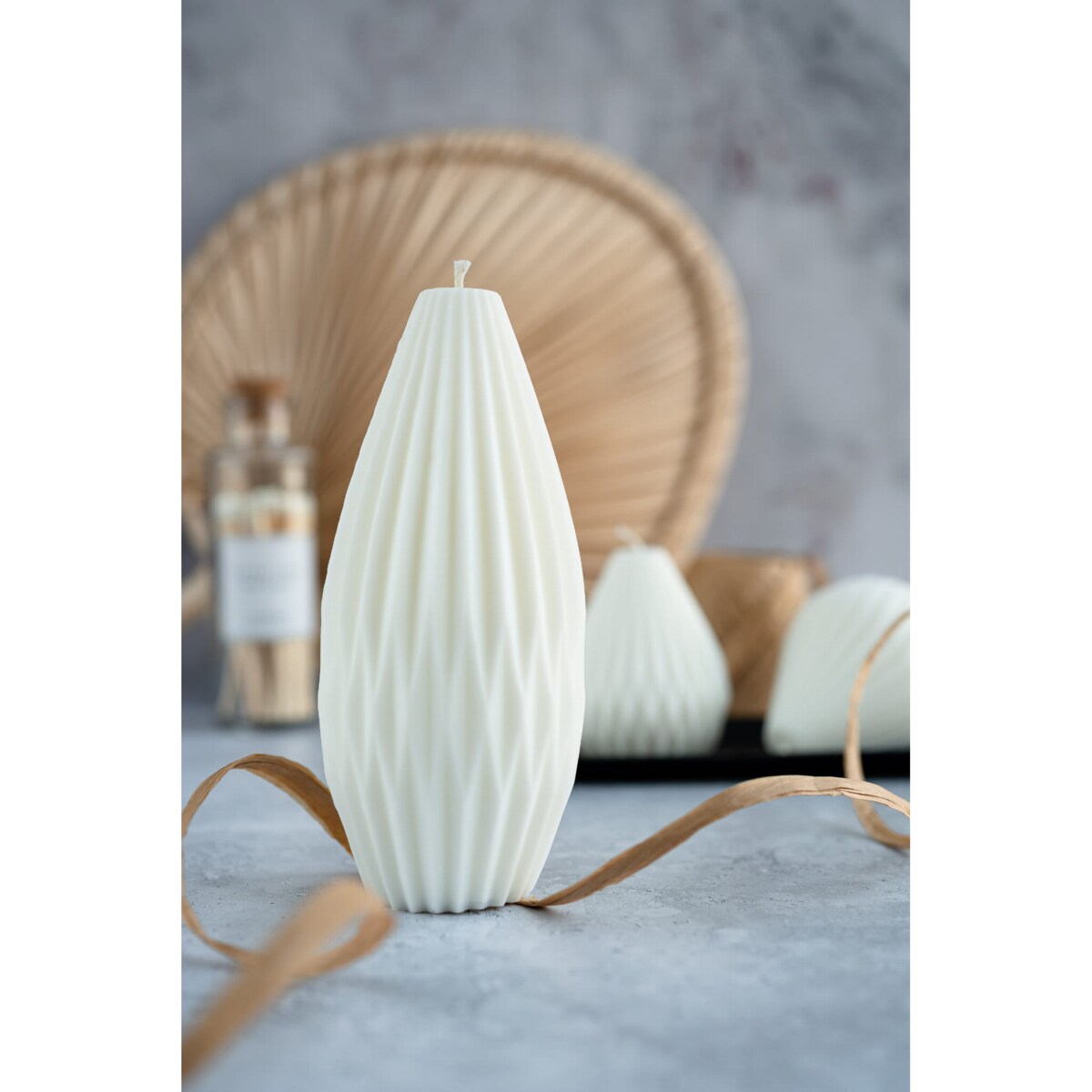 Świeca sojowa geometryczna Grusha L, 330 g, INSPIRA