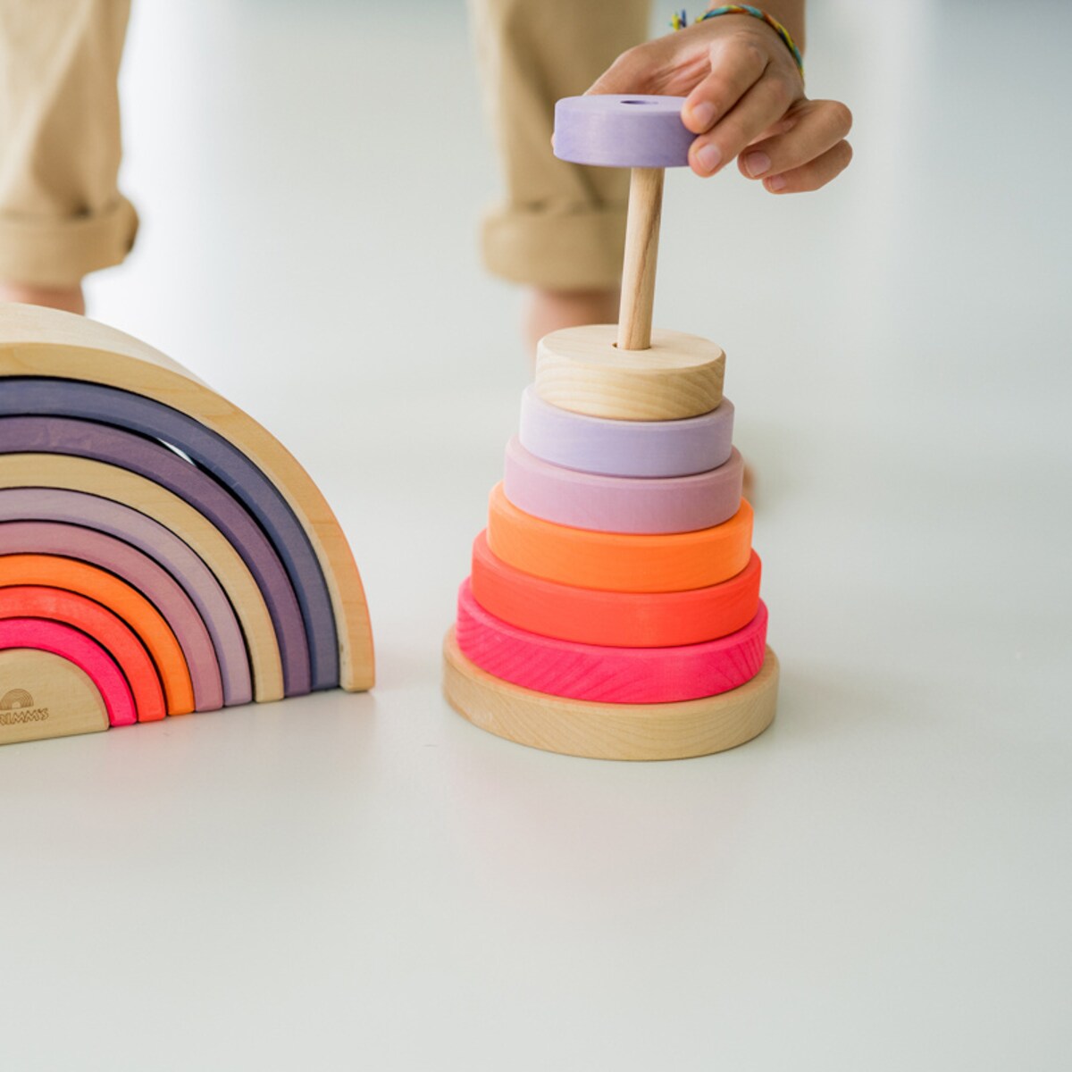 Wieża drewniana dla dzieci 10 krążków – klocki Grimm's Neon Pink 1+