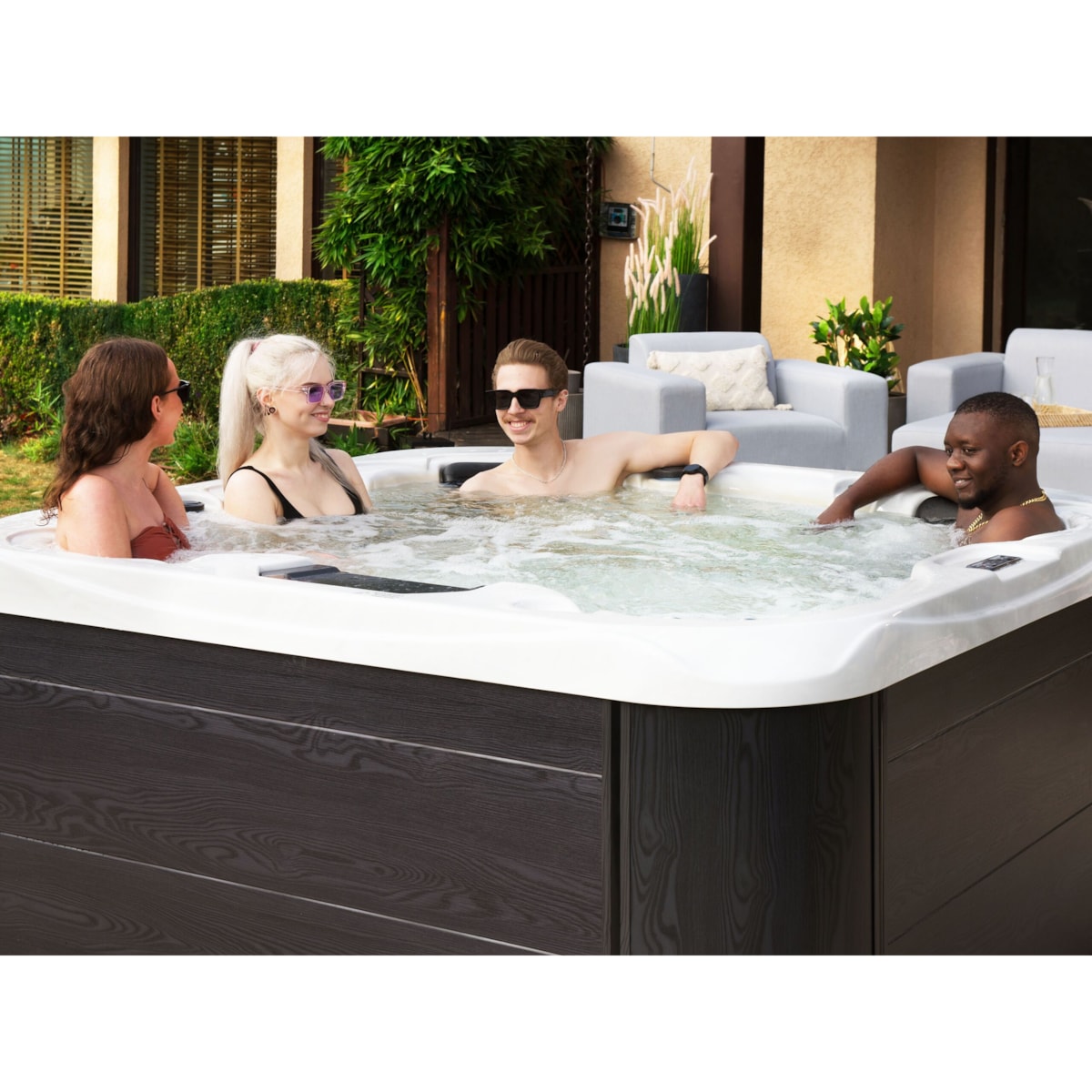 Wanna ogrodowa z hydromasażem biała LASTARRIA