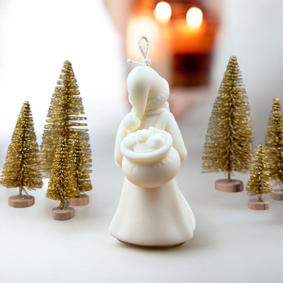 Świeca sojowa Mikołaj – świąteczna dekoracja w kolorze ecru