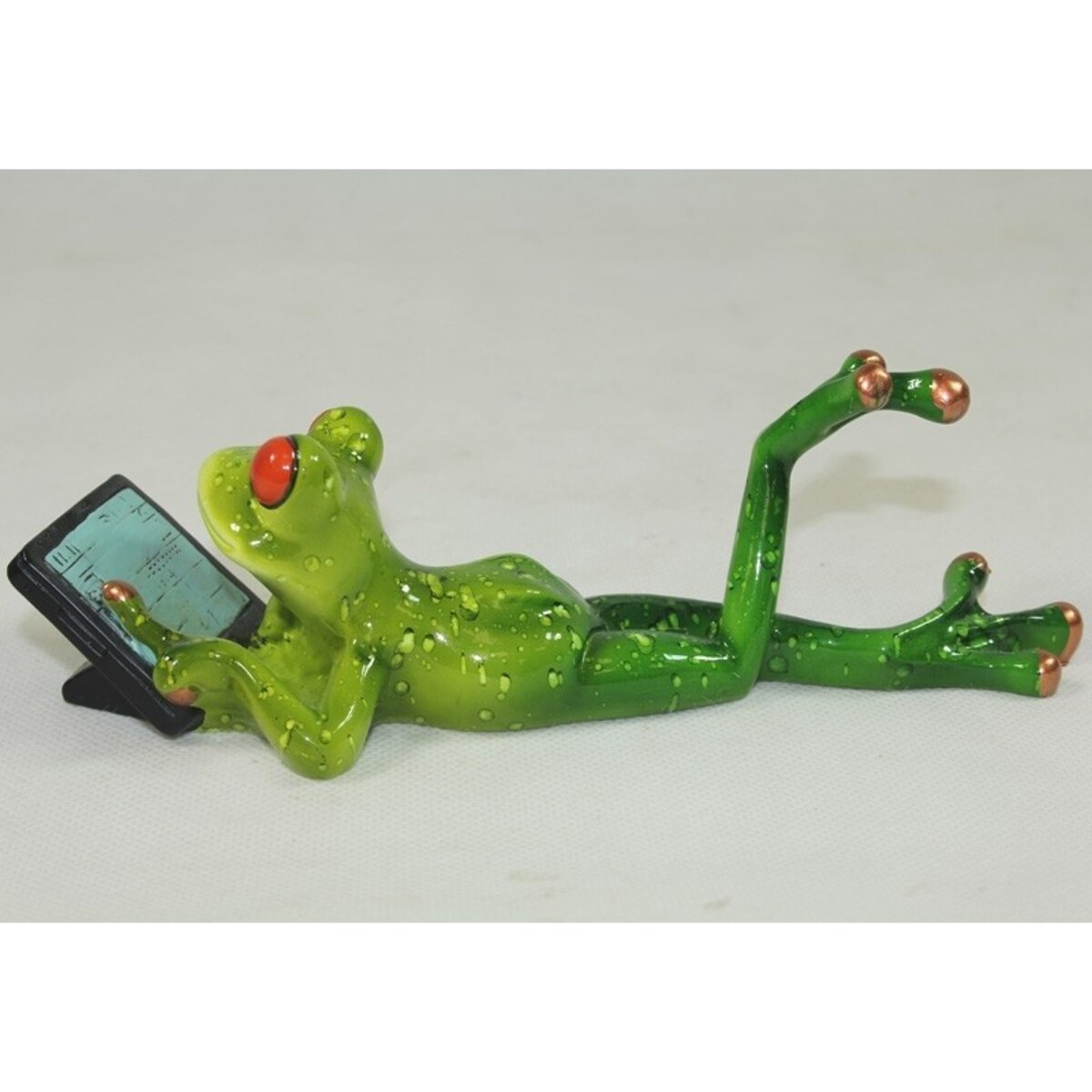Figurka - żabka 6x19x6 cm FROGG na wakacjach z tabletem