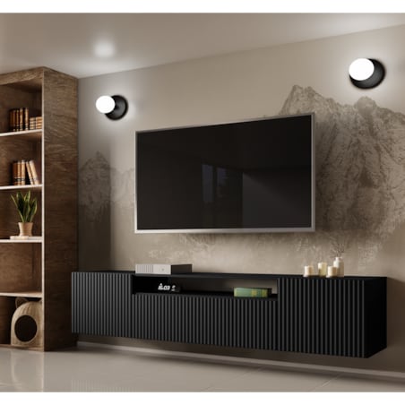 Szafka RTV NOELI, wisząca z ryflowanymi frontami pod telewizor- czarna