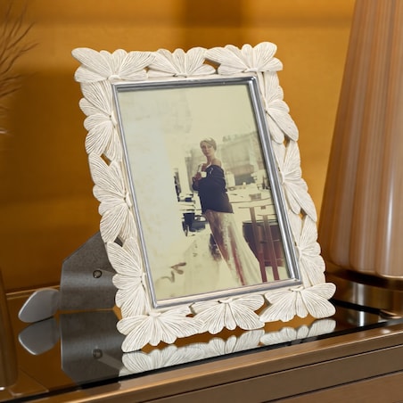 Ramka na zdjęcia Butterfly, zdjęcie 15 x 20 cm, kolor kremowy, żywica syntetyczna i szkło, rama 23 x 2 x 27,7 cm, motyw: motyle, Mauro Ferretti