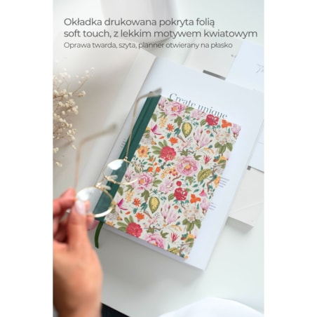 AKADEMICKI PLANNER KSIĄŻKOWY 2025/2026. Bouquet of Flowers