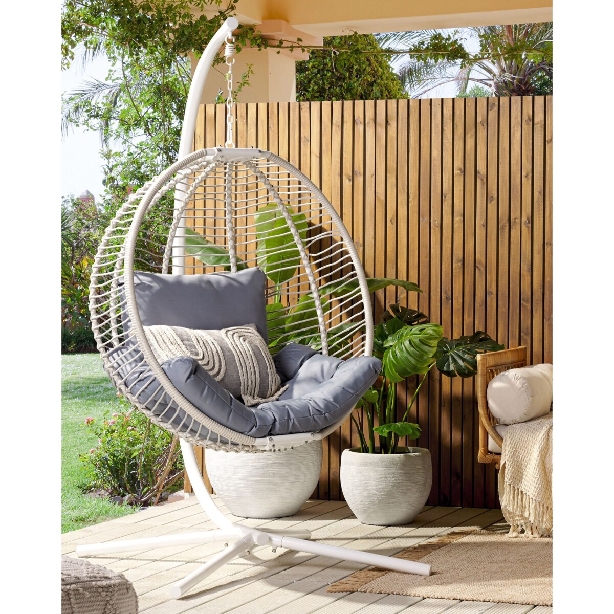 Fotel wiszący ze stojakiem biały ARCO