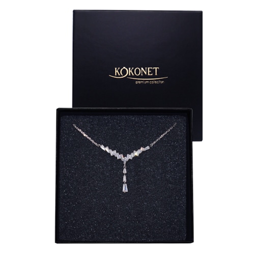 Błyszczący wiszący naszyjnik srebrny cyrkonie elegancka biżuteria w pudełku