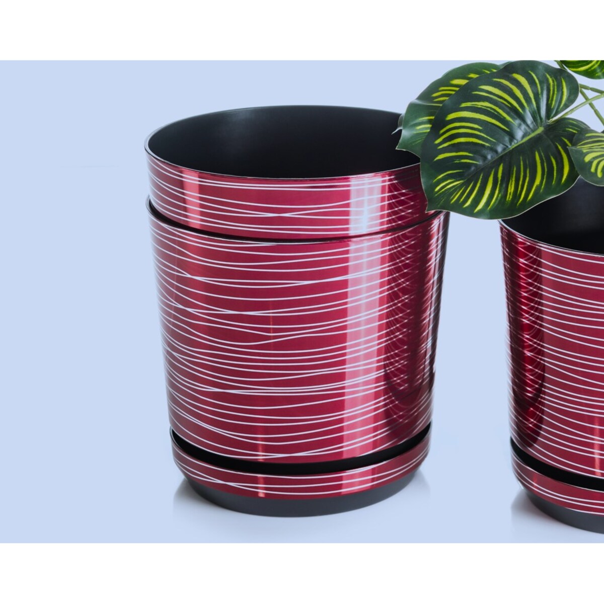 18 cm wzór WIŚNIOWA ZE SREBRNĄ NITKĄ Doniczka z podstawką bordowa glamour lustrzane srebrne paski połysk czerwona