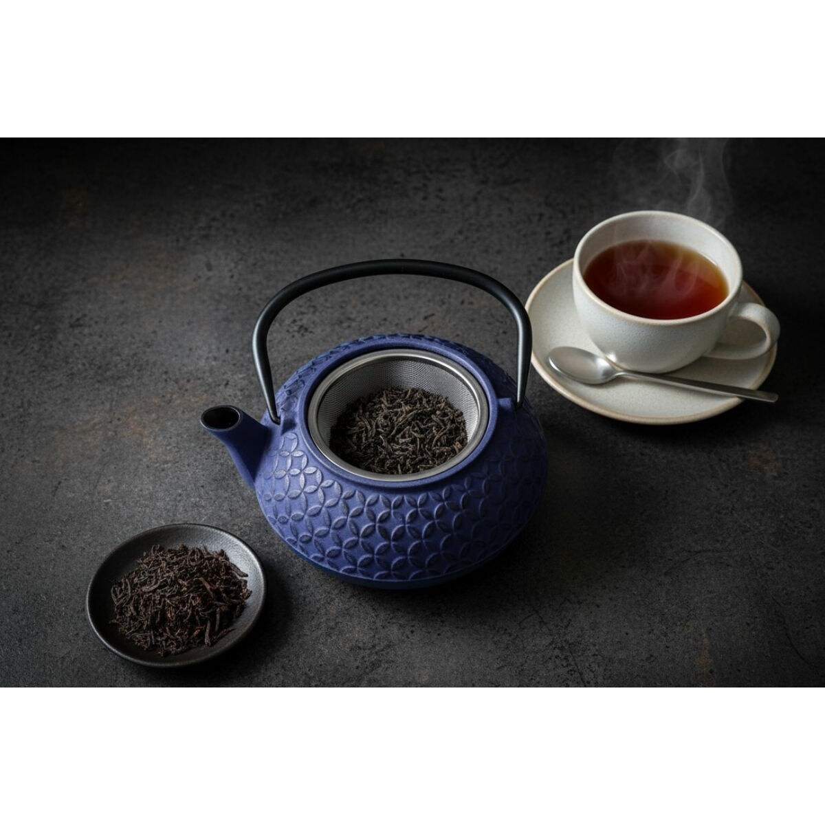 Czajnik żeliwny z zaparzaczem SABI, 1000 ml