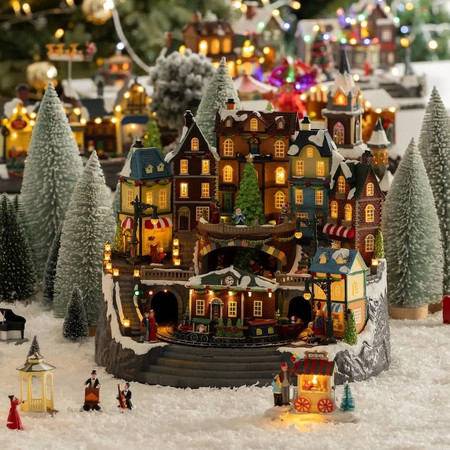 Duża ruchoma scenka - miasteczko z pociągiem 42,5 x 35,5 x 37,5 cm