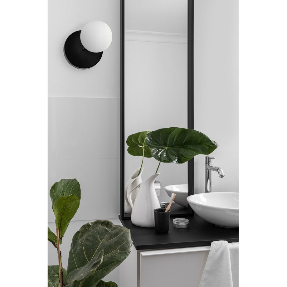 REFA A czarna lampa ścienna / kinkiet z podwyższoną szczelnością IP44