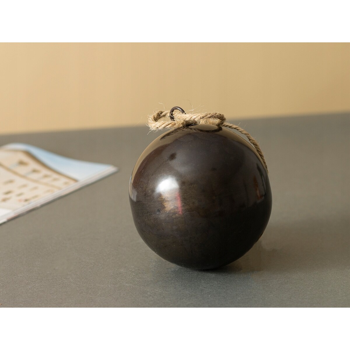 BOMBKA ZAWIESZKA metalowa CZARNA 9cm