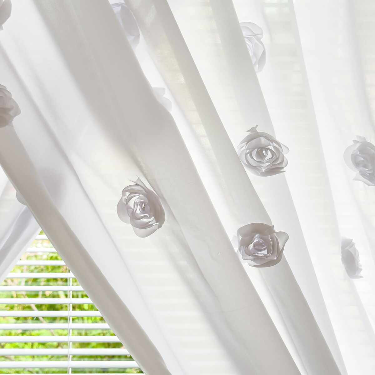 firana z szyfonu zakładana "french roses" wyszywane róże | 500x250 taśma