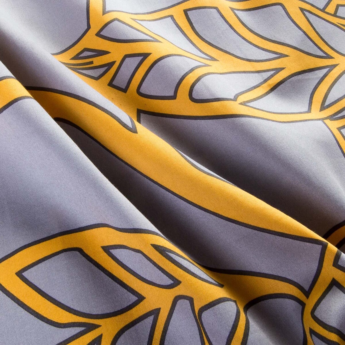 Poszewka satynowa 40x40 Folina pomarańczowe liście na szarym tle, Satynlove