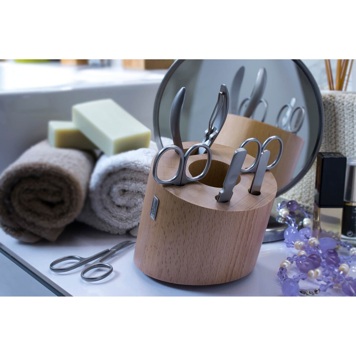 Pojemnik do przechowywania przyborów do manicure Artelegno