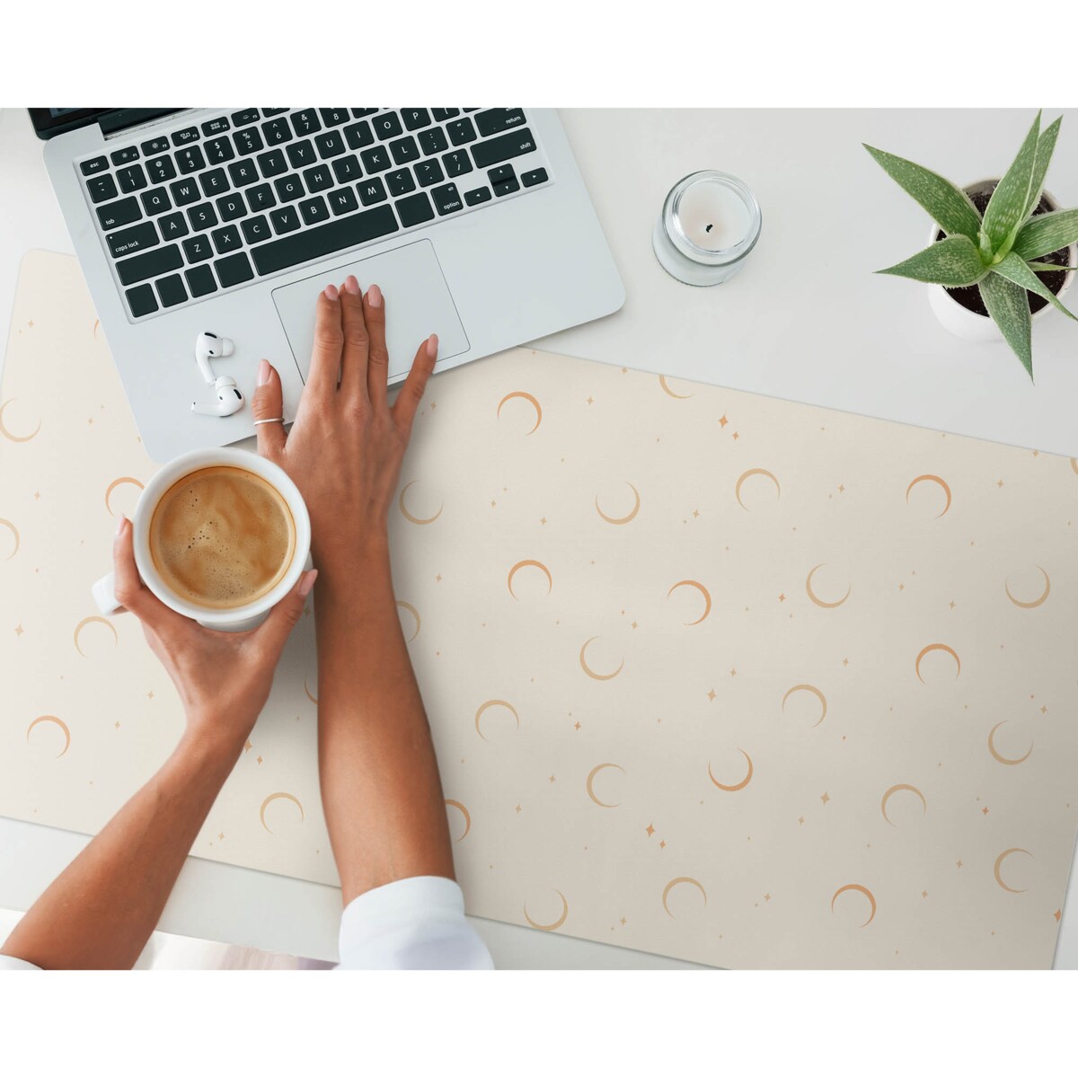 Kremowa mata na biurko Księżyce i gwiazdki, 100x50 cm