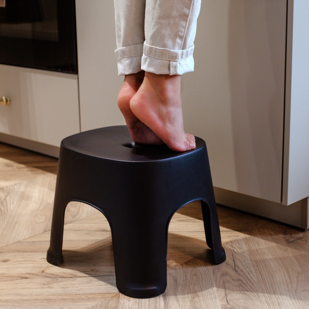 Krzesełko dla dzieci plastikowe stołek siedzisko czarne