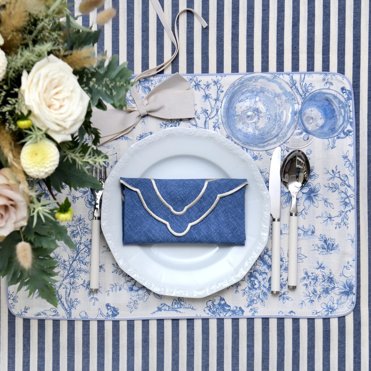 Podkładki dwustronne Toile de Jouy Blue & Stripes - 6 sztuk