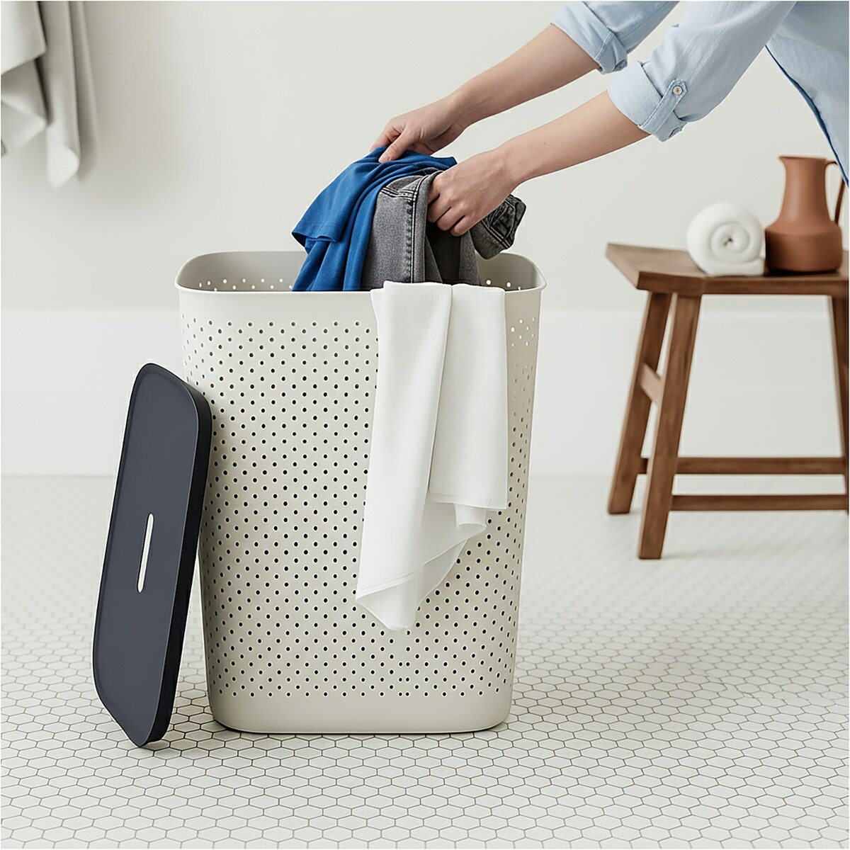 Kosz Na Pranie Bieliznę Wolnostojący Łazienkowy 60 L Duży Biały