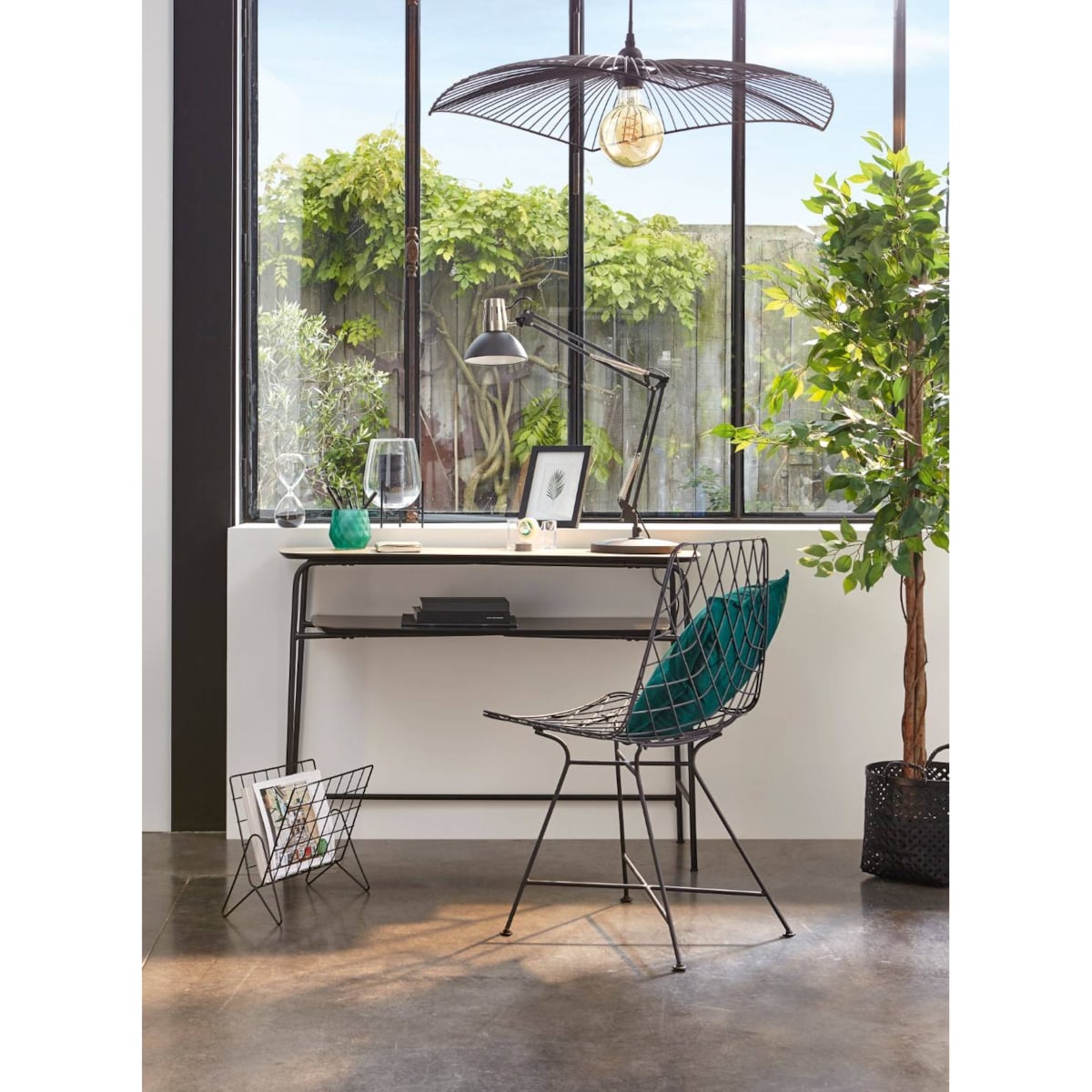 Gazetnik metalowy na czasopisma