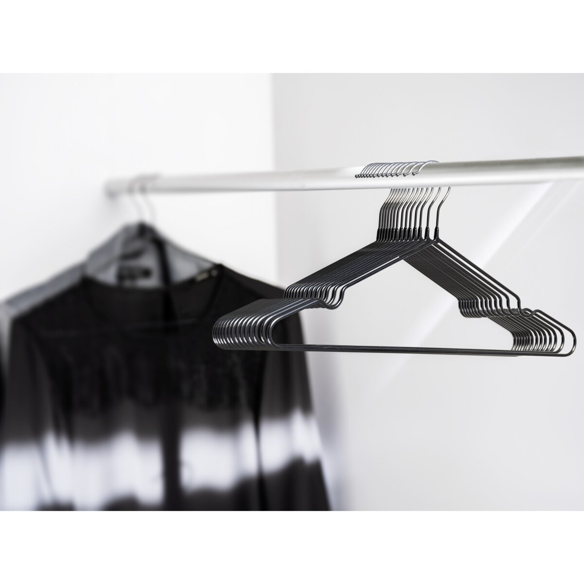 Zestaw 20 wieszaków na ubrania z powłoką antypoślizgowąSASCHA, 20 x 40,5 cm, WENKO