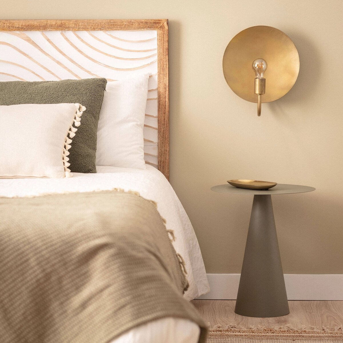 Lampa ścienna, kinkiet z metalu, stare złoto Anusha