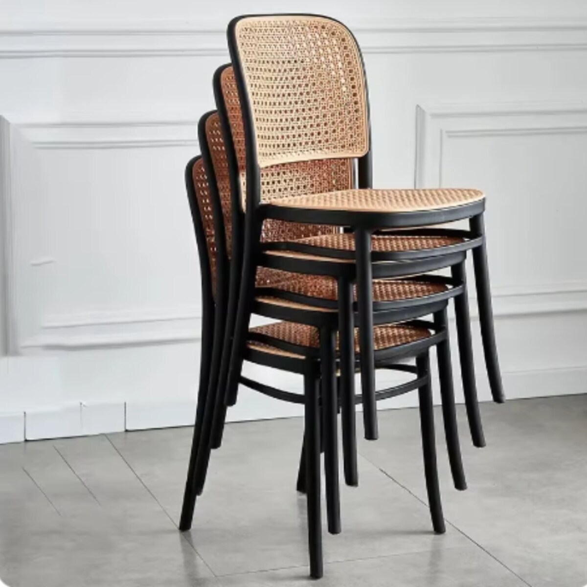 Krzesło plastikowe czarne plecione do salonu jadalni klasyczne z oparciem