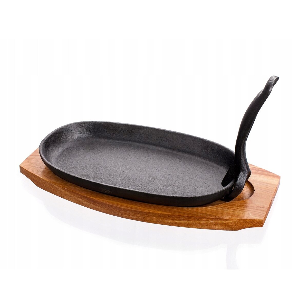 żeliwna patelnia talerz na desce serwowanie mięso warzywa kolacja obiad box