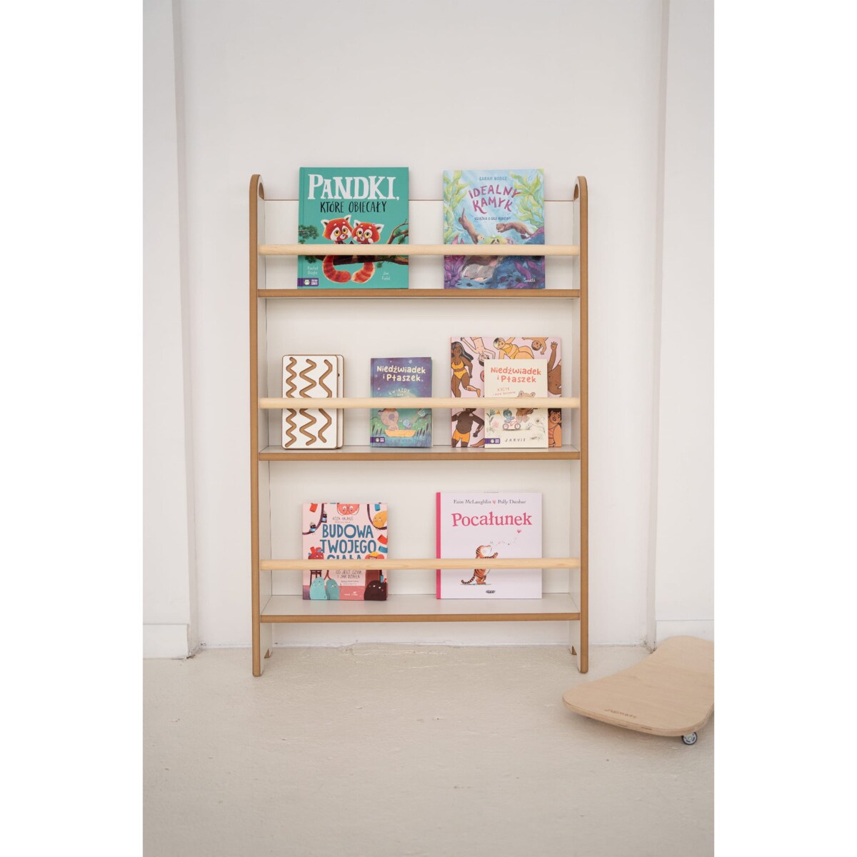 SLIM - wąska biblioteczka do ściany