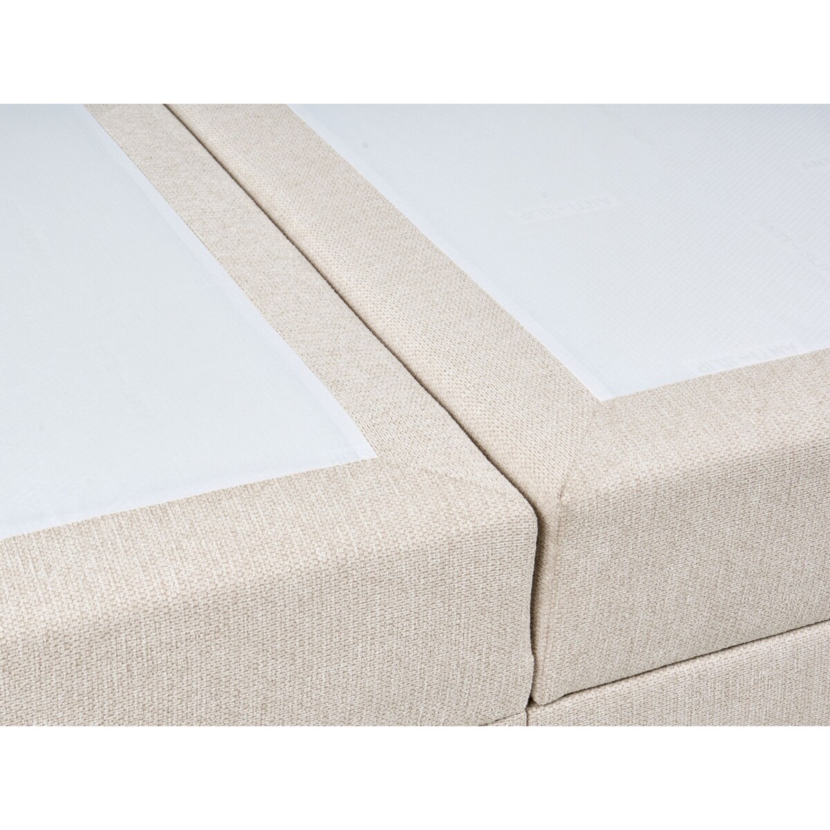 Łóżko kontynentalne z pojemnikiem MAJOR 140 x 200 cm Jasnobeżowy