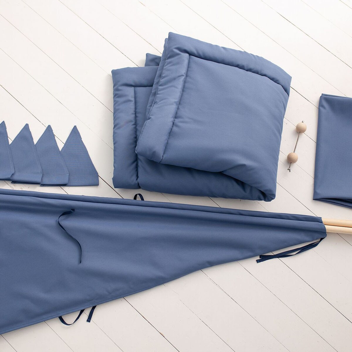 Wodoodporny namiot tipi Garden Navy z miękką matą