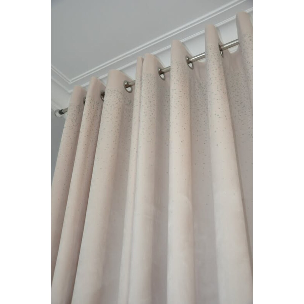 Zasłona welurowa "metor" z błyszczącą aplikacją od góry 140x250 cm przelotki | jasny beż